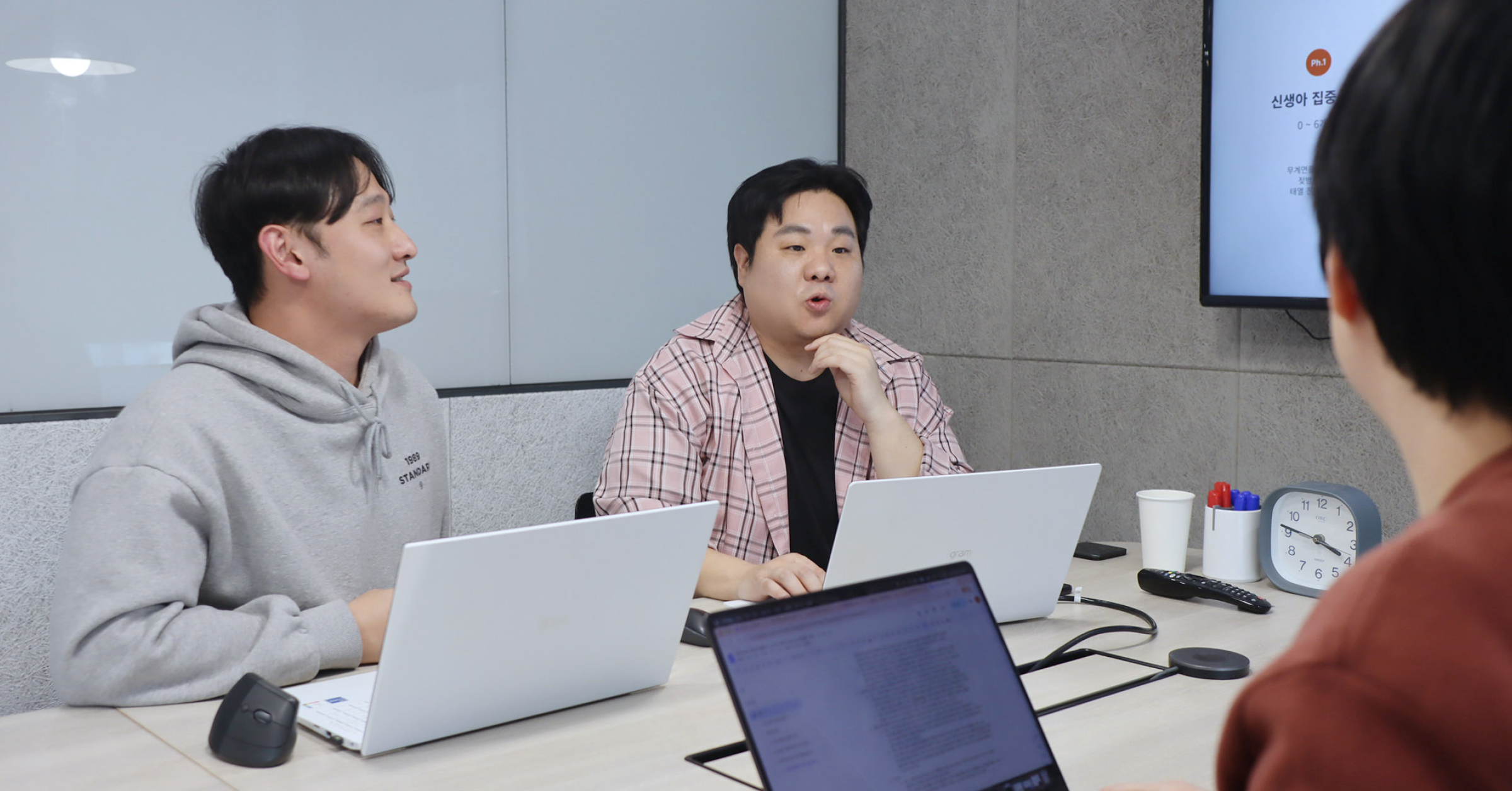 포트원 원 페이먼트 인프라 팀의 이원준, 남상돈 어카운트 매니저(사진 : 포트원)